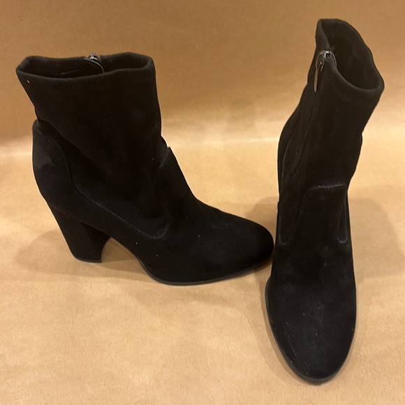 Marc fisher black suede booties - Picture 1 of 3